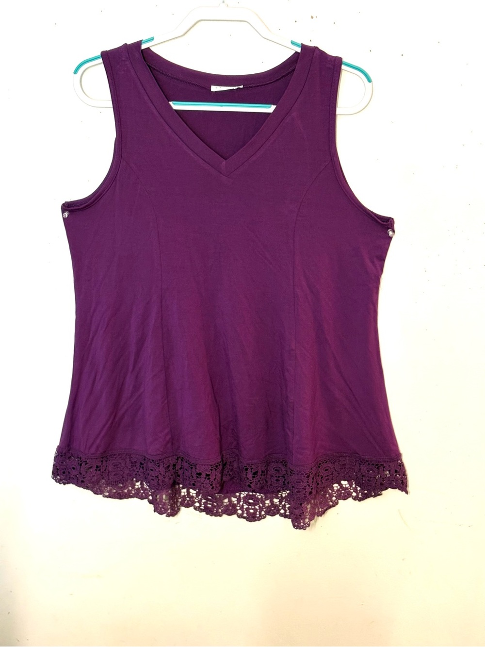 Mumubreal Women's V-Neck Purple Crochet Lace Hem Tank Top. Size XL. NWOT.